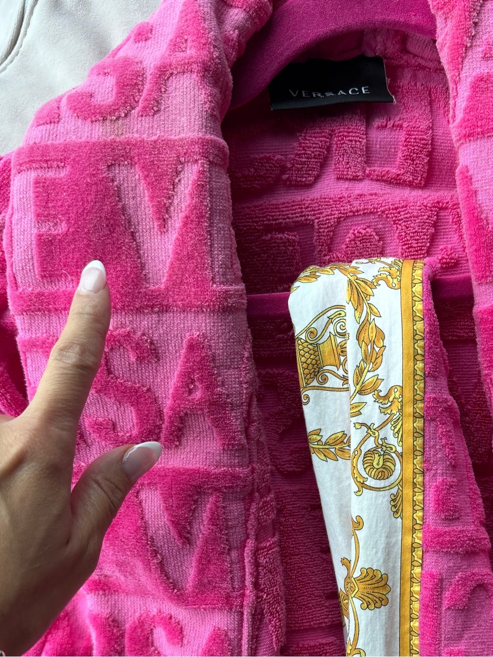 Versace Hot Pink Plush Logo Robe with Gold Baroque Accents - Picture 10 of 12